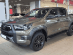 TOYOTA HILUX INVINCIBLE XTRA CAB 2.4L 150-D 4*4 Bronze Imperial Metalizado. - Image 3