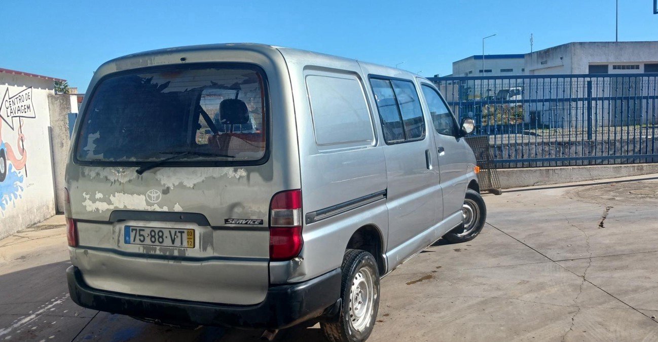 4 TootaOta HiAce tayota hiace 2.5 D4D turbo 6 cosses-03 - Image 1